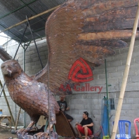 patung elang tembaga 17