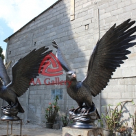 patung elang tembaga 25