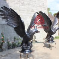 patung elang tembaga 26