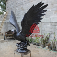 patung elang tembaga 28