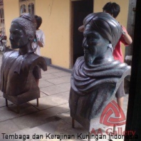 patung-cut-nyak-dien